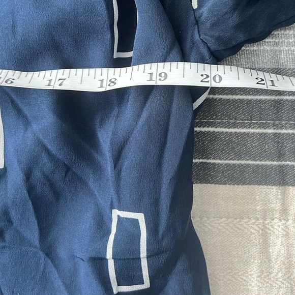 VTG David Hayes Luxury Silk Blouse, Pearlized Violet Buttons,Exclt. Cond,.Size 8 - Picture 10 of 12